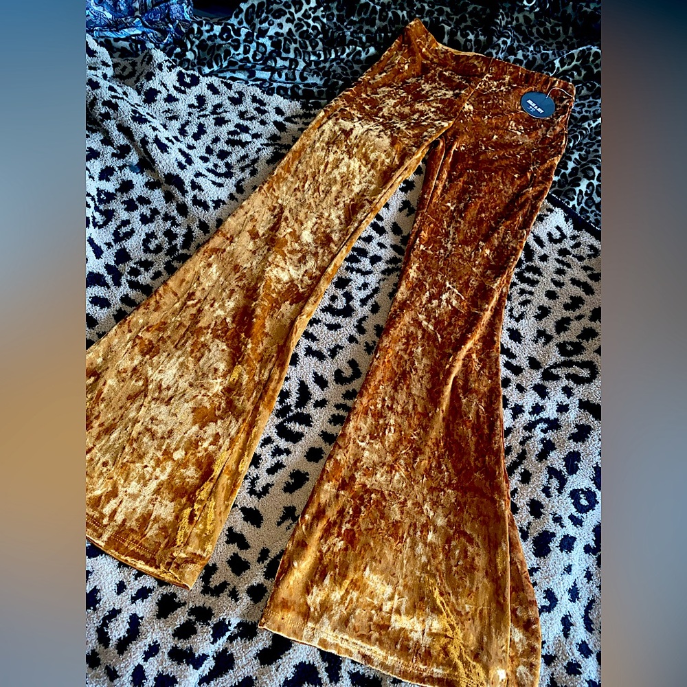Gold velvet flares🌻